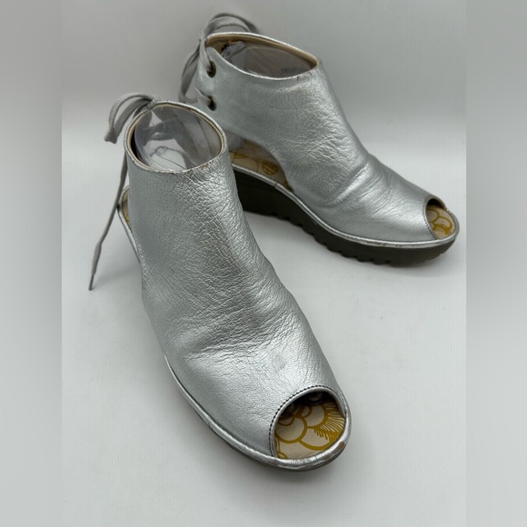 Fly Loundon Womens Yuzu800fly Open Toe Metallic Silver Platform Wedge Sandals - Picture 3 of 12